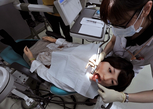 Robotic Dental Patient Hanako歯科実習用ロボット　昭和花子Robotic Dental Patient HanakoRobotic Dental Patient Hanako