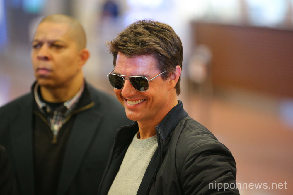 Tom Cruise arrives at Haneda Airport to promote Jack Reacher movie