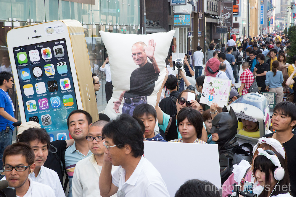 iPhone 5s and 5c Goes On Sale in Japan