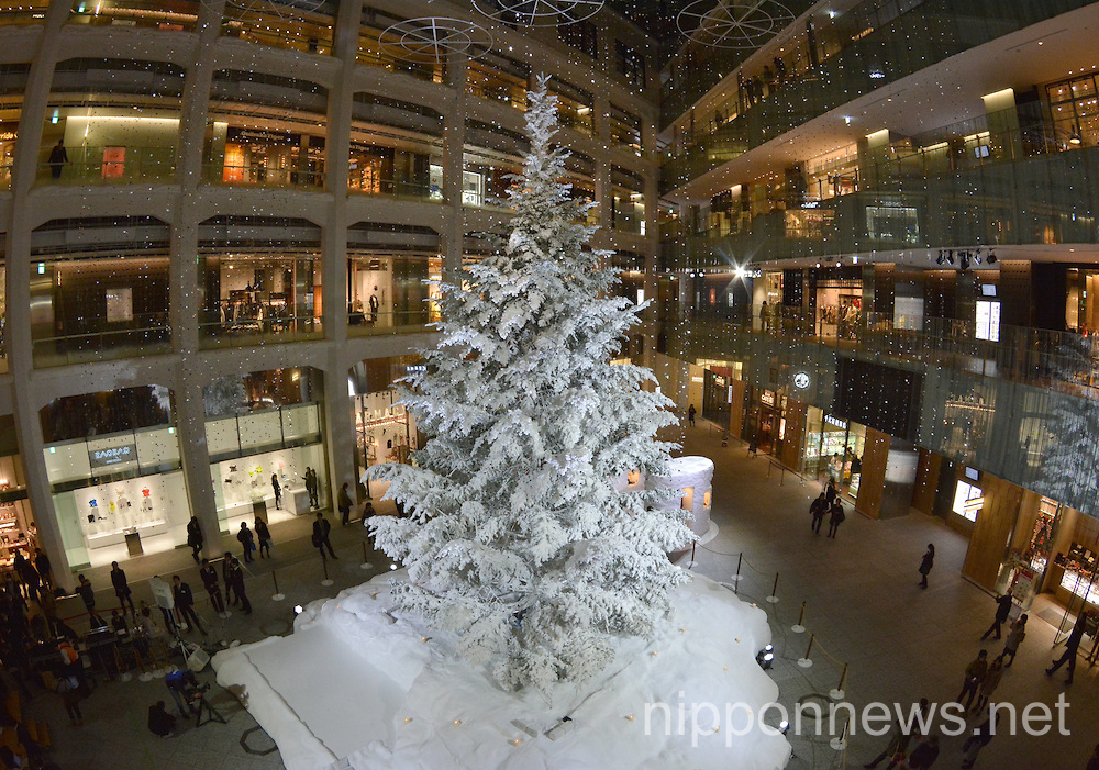 Christmas tree at Marunouchi Kitte commercial complex