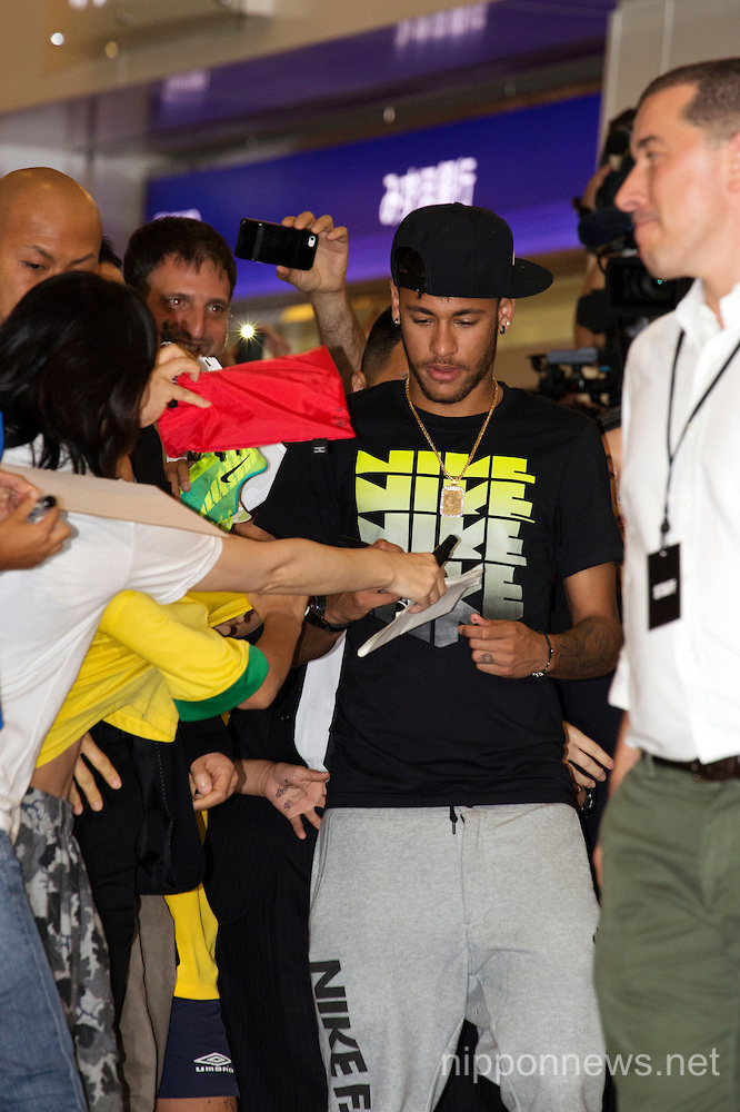 Neymar Jr. Arrives in Japan
