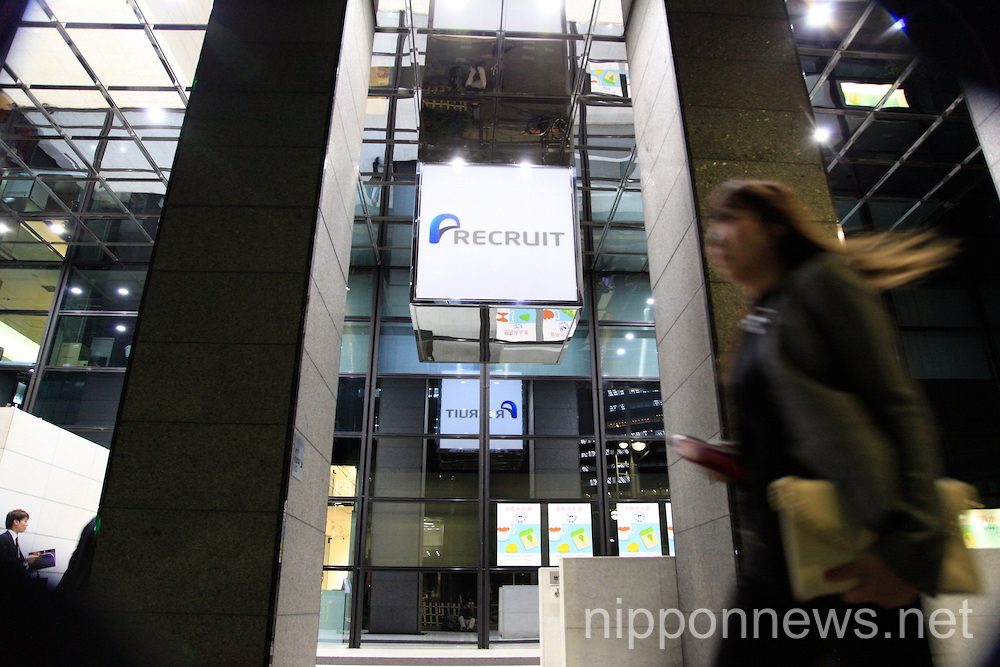 Recruit Holdings starts trading on Tokyo Stock Exchange