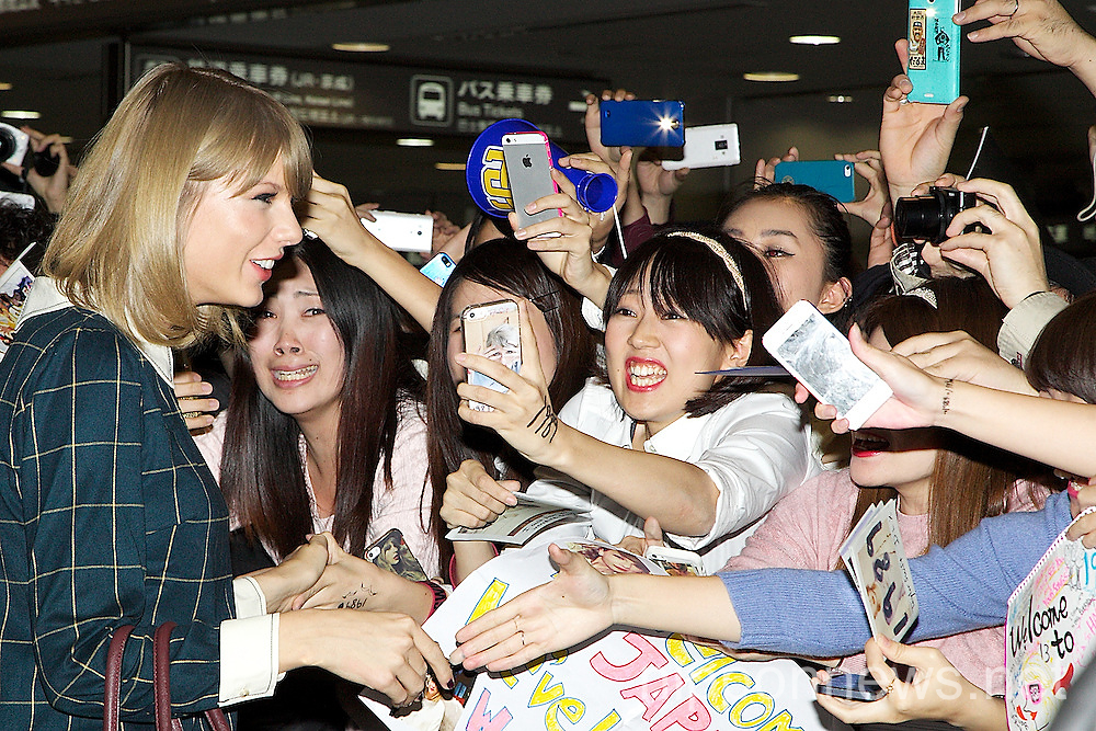 Taylor Swift arrives in Japan