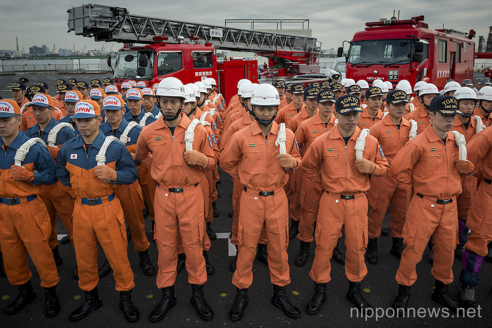 Tokyo holds massive annual fire fighting drill
