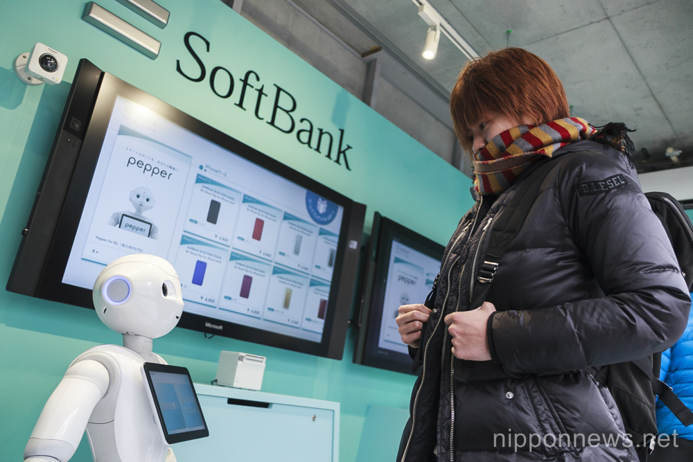 Robots on hand to serve you at Tokyo phone store