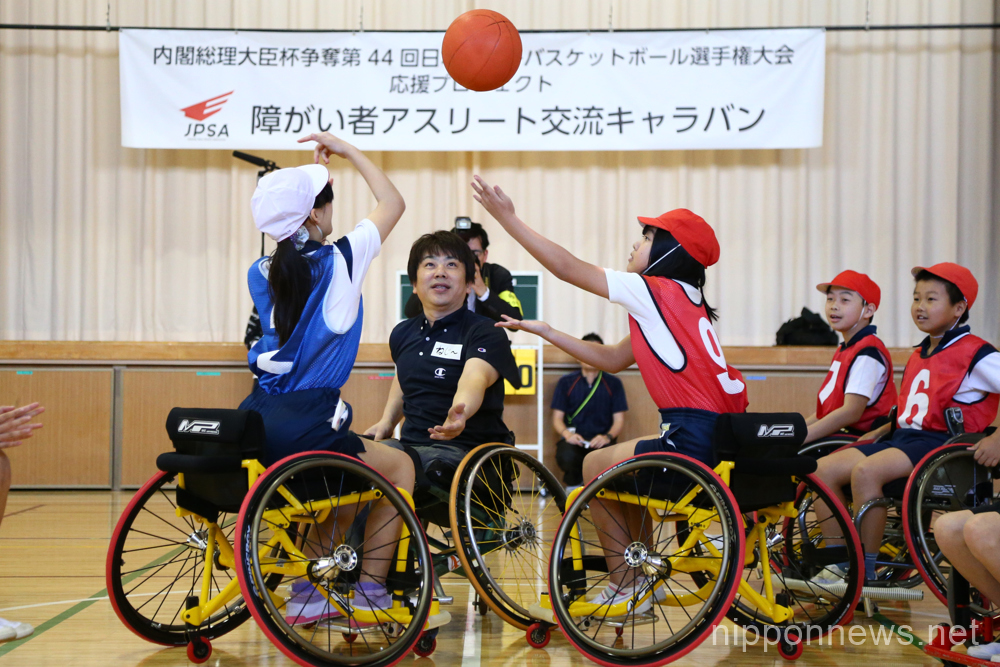 Japanese Paralympic Committee demonstrates Wheelchair Basketball to Tokyo schoolchildren