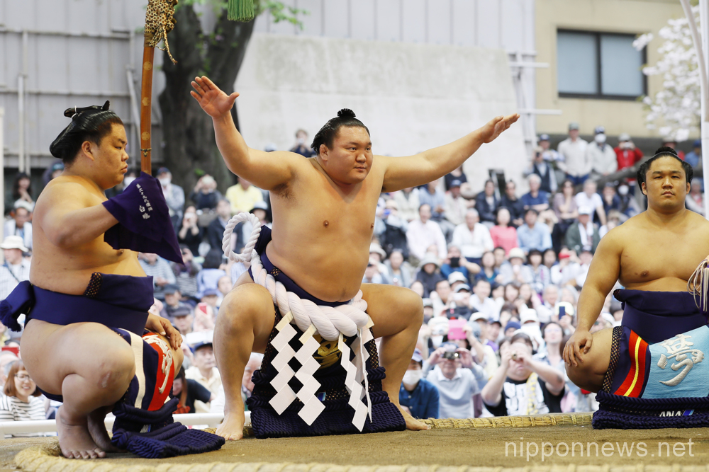 “Honozumo” Sumo Tournament at Yasukuni Shrine