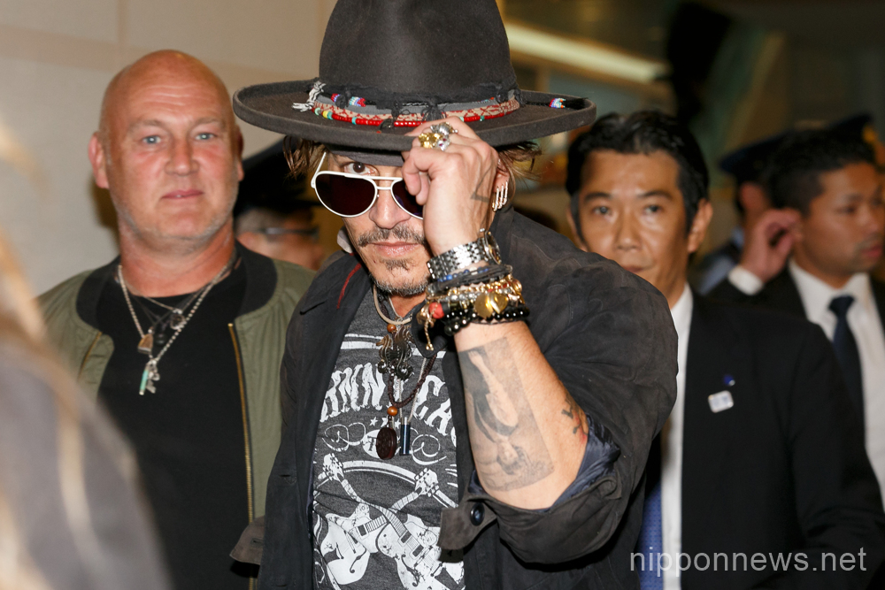 Johnny Depp arrives at Tokyo International Airport