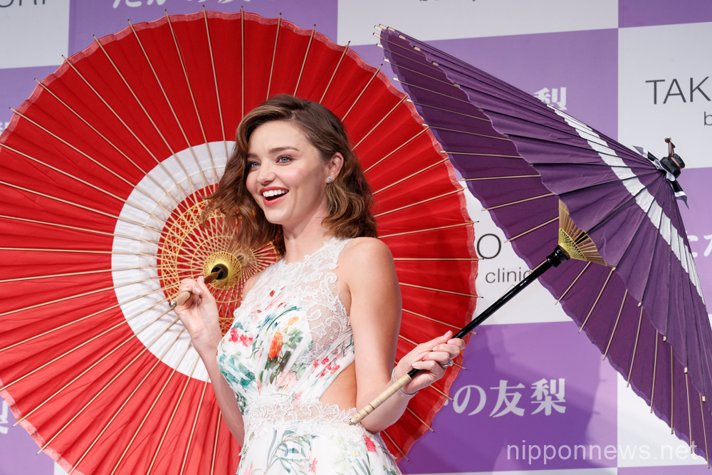 Miranda Kerr poses with Japanese umbrellas at Takano Yuri beauty clinic event