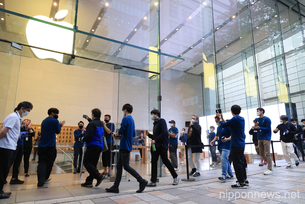 Apple iPhone 12 series goes on sale in Japan