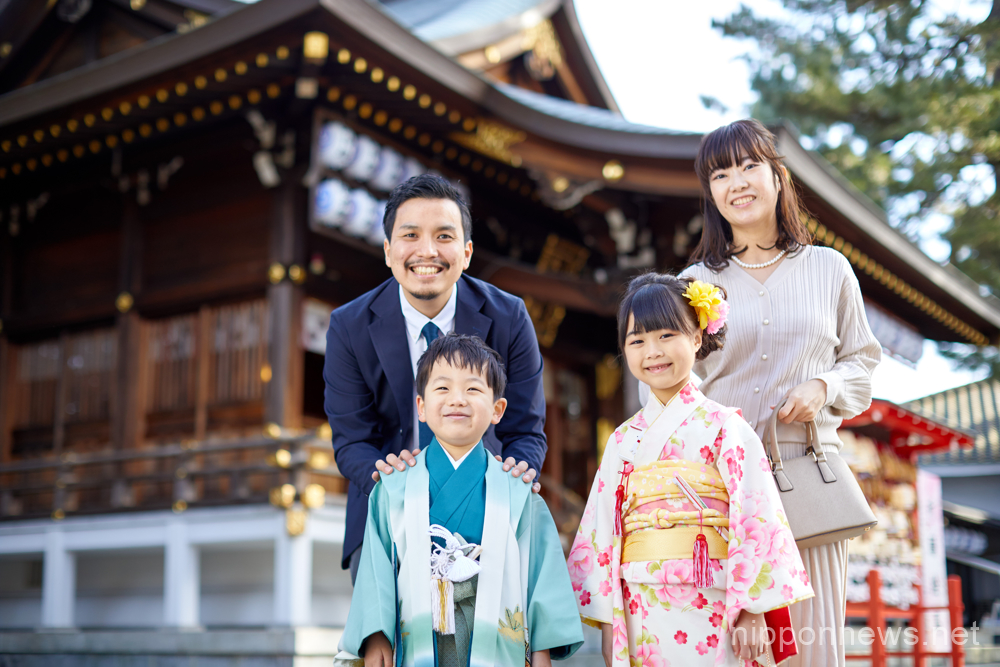 Japanese family paying a visit to the Shichi-Go-San