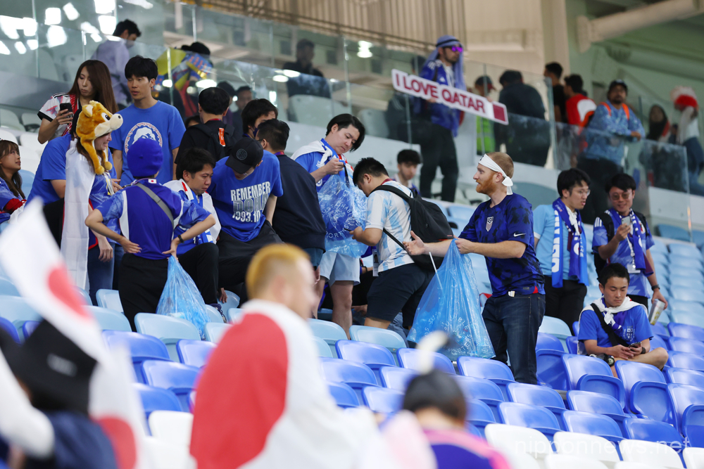 Japan fans (JPN), DECEMBER 5, 2022 - Football / Soccer : FIFA World Cup Qatar 2022 round of 16 match between Japan - Croatia at Al Janoub Stadium in Al Wakrah, Qatar. (Photo by Naoki Morita/AFLO SPORT)