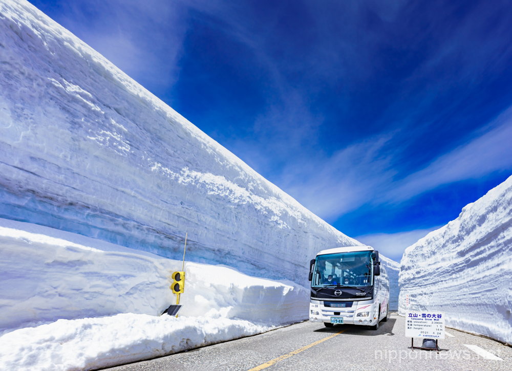 Snow wall at Tateyama Kurobe Alpine Route, Toyama Prefecture
