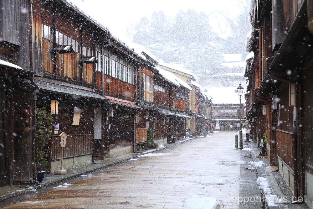 Higashi Chaya in the snow, Ishikawa Prefecture