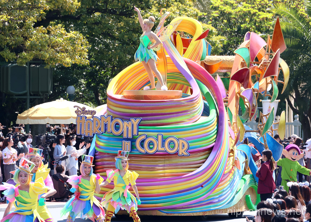 April 10, 2023, Urayasu, Japan - Disney character Tinker Bell greets guests from a float during a press preview of the new parade "Disney Harmony in Color" to celebrate the 40th anniversary of Tokyo Disney Resort at Tokyo Disneyland in Urayasu, suburban Tokyo on Monday, April 10, 2023. The new parade and some new attractions to celebrate Disney theme park's 40th anniversary will start from April 15. (photo by Yoshio Tsunoda/AFLO)