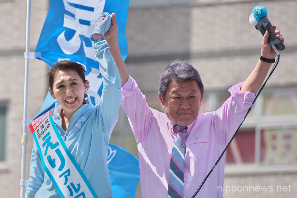 Secretary-General of Liberal Democratic Party, Toshimitsy Motegi and candidate of Liberal Democratic Party, Eri Arfiya shout slogans during the campaign for House of Representatives bye-election in Chiba-Prefecture, Japan on April 11, 2023. (Photo by Keizo Mori/AFLO)