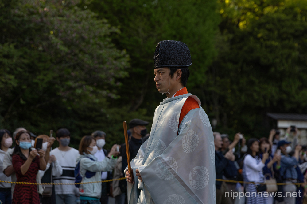 Shinto priest leaves the victory ceremony after Yabusame tournament ended. 65th Kamakura Festival on April 16, 2023 in Tsurugaoka Hachimangu Shrine in Kamakura, Japan. (Photo by Stanislav Kogiku/AFLO)