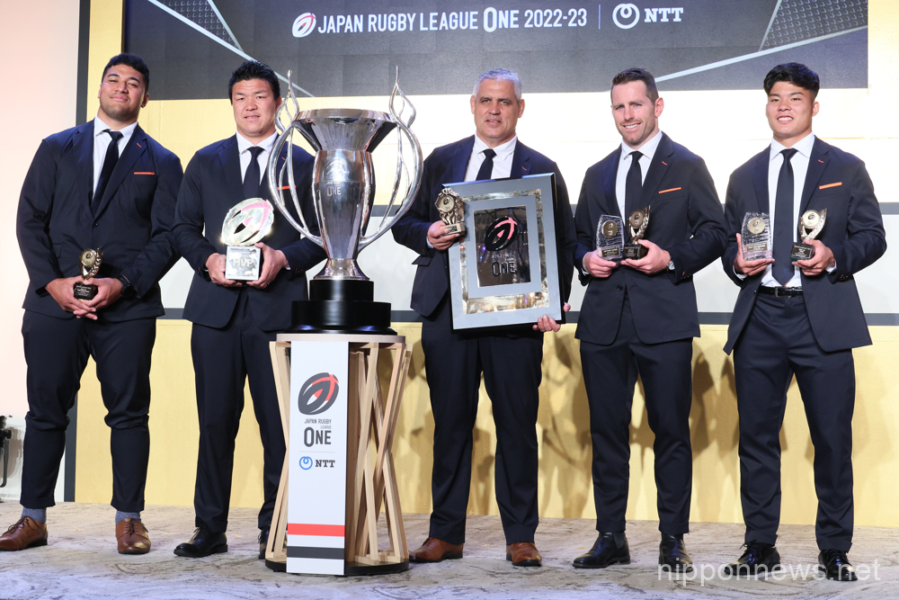 May 22, 2023, Tokyo, Japan - Kubota Spears Funabashi Tokyo-bay head coach Frans Ludeke (C) poses with prop Opeti Helu (L), center Harumichi Tatekawa (2nd L), fly half Bernard Foley (2nd R) and wing Haruto Kida (R) pose for photo as they won the championship at the Japan Rugby League One awarding ceremony after the 2022-2023 season In Tokyo on Monday, May 22, 2023. (photo by Yoshio Tsunoda/AFLO)