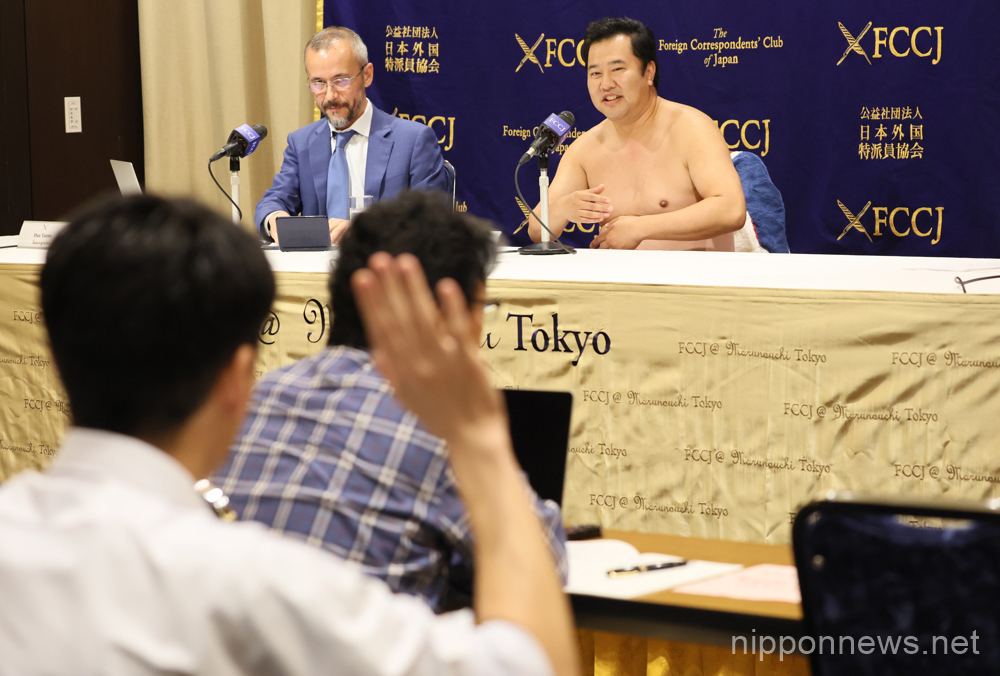 June 16, 2023, Toyota, Japan - Japanese comedian "Tonikaku" (Tonikaku Akarui Yasumura) speaks at the Foreign Correspondents' Club of Japan in Tokyo on Friday, June 16, 2023. Now he is very famous globally as he performed at the final of "Britain's Got Talent". (photo by Yoshio Tsunoda/AFLO)